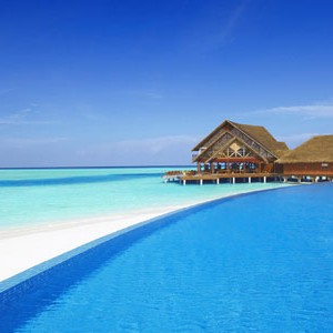 Anantara Dihug Resort Maldives infinity pool