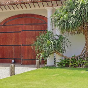 Hotel Entrance1 The Fortress Resort & Spa Sri Lanka Honeymoons