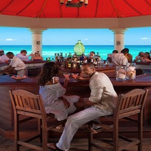 Jamaica Honeymoon Packages Sandals Ochi Beach Resort Couples At The Bar