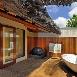 Constance Lemuria - Luxury Seychelles Honeymoon Packages - Presidential villa outdoor bathtub