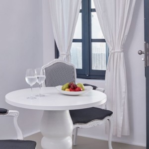 2 SUN ROCKS SUITE WITH PRIVATE POOL - sun Rocks Hotel Santorini - luxury santorini honeymoon packages