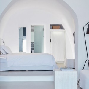 2 SUN ROCKS SUITE WITH PRIVATE POOL - sun Rocks Hotel Santorini - luxury santorini honeymoon packages