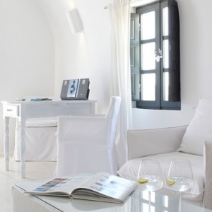 2 HONEYMOON JETTED TUB SUITES - sun Rocks Hotel Santorini - luxury santorini honeymoon packages