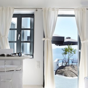 2 SUPERIOR SUITES WITH OPEN AIR JETTED TUB - sun Rocks Hotel Santorini - luxury santorini honeymoon packages