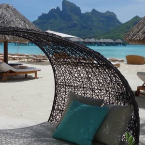 dining 5 - Four Seasons Bora Bora - Luxury Bora Bora Honeymoon Packages