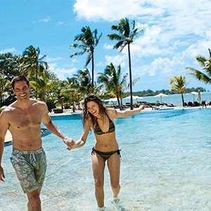 Luxury Honeymoon Package - Anahita - pool couple