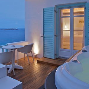 Bill & Coo Suites and Lounge Mykonos - Greece Honeymoon - jacuzzi