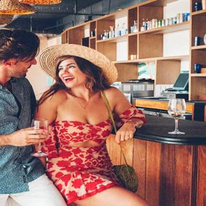 Miami Honeymoon Packages Eden Roc Miami Couple At Aquatica Bar