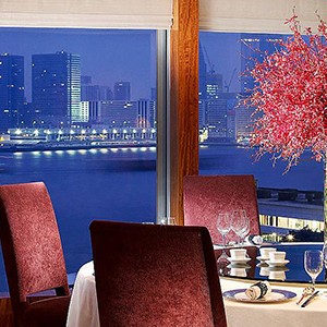 Four Seasons Hong Kong Honeymoon - dining