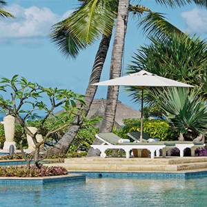 La Pirogue Resort and Spa - Luxury Mauritius Honeymoon Packages - Beach and pool deck