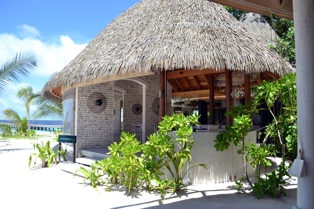 Restaurant-Kandolhu-Island