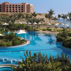 Shangri-La Barr Al Jissah - pool view