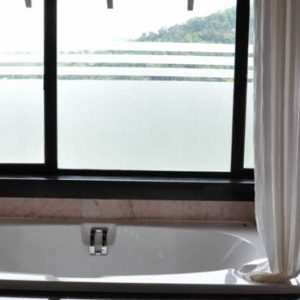 Sri Lanka Honeymoon Packages Earls Regency Kandy Sri Lanka Bathroom 2