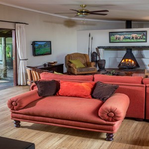 Kariega Game Reserve - Luxury South Africa Honeymoon Packages - The Homestead living area2