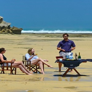 Kariega Game Reserve - Luxury South Africa Honeymoon Packages - picnic on beach