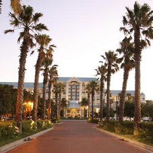 Table Bay Hotel - South Africa Honeymoon - driveway