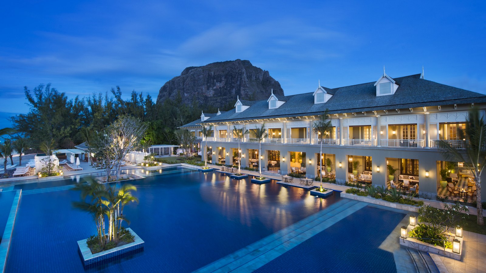 st regis Exterior - Mauritius honeymoon experiences