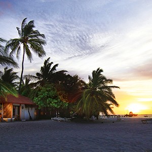 Maldives honeymoon packages - Diamonds Thudufushi - beach