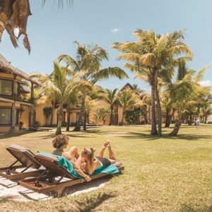 Mauritius Honeymoon Packages Dinarobin Beachcomber Golf Resort & Spa Couple In The Garden Area