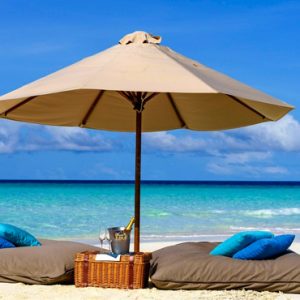 Maldives Honeymoon Packages Sheraton Full Moon Resort Picnic 2
