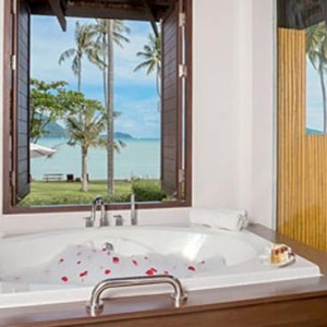 The Vijitt - Luxury Thailand Honeymoon Packages - Deluxe villa bathroom sea view