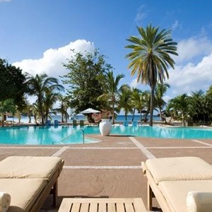 Antigua honeymoon packages - The Inn - sunbed