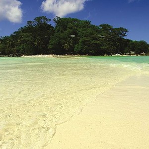 Enchanted Island Resort - Seychelles Luxury Honeymoons - bathtub