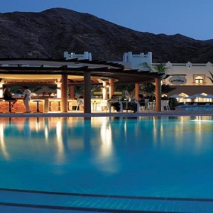 Oman Honeymoon Packages Al Waha At Shangri La Barr Al Jissah Resort And Spa Assira Pool Bar