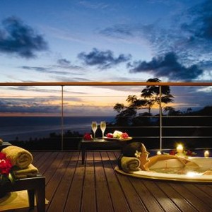 Outrigger-Fiji-Beach-Resort-Jacuzzi