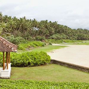 saman villas - sri lanka luxury honeymoons - garden loungers