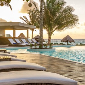 Le Reve Hotel and spa - Mexico Luxury Honeymoons - loungers