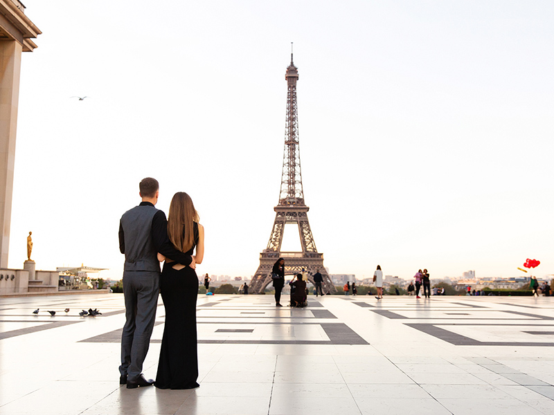 Proposal By The Eiffel Tower Romantic Locations To Propose