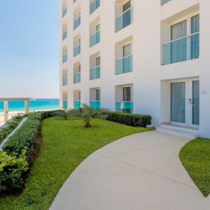 Mexico Honeymoon Packages Le Blanc Spa Resort Cancun Royale Deluxe Walk Out Suite1
