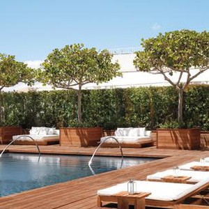 Luxury Holidays Hawaii - The Modern - Pool Beds