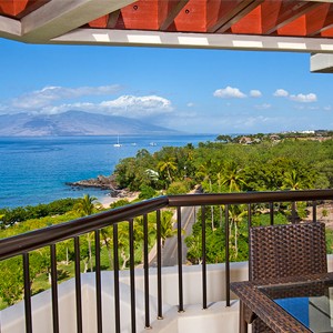 Makena Beach and Golf Resort - Hawaii Honeymoons - Ocean View Room - Bedroom