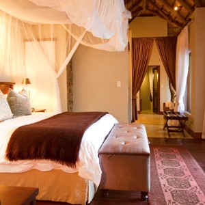 Dulini Lodge Kruger - Safari Honeymoons - Luxury Lodge - Bed