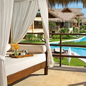 Zoetry Aguna Punta Cana - Dominican Republic honeymoons - Junior Suite Pool - Bed