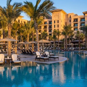 four-seasons-dubai-outdoor-pool