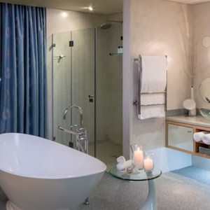 views-boutique-penthouse-suite-bathroom