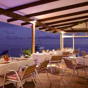 Coco de Mer & Black Parrot Suites - Luxury Seychelles Honeymoon Packages - Mango Terrace restaurant and bar