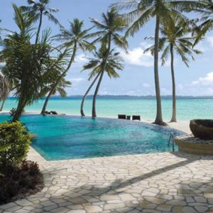 Maldives Honeymoon Packages Shangri La’s Villingili Resort And Spa Endheri Pool With Waiter