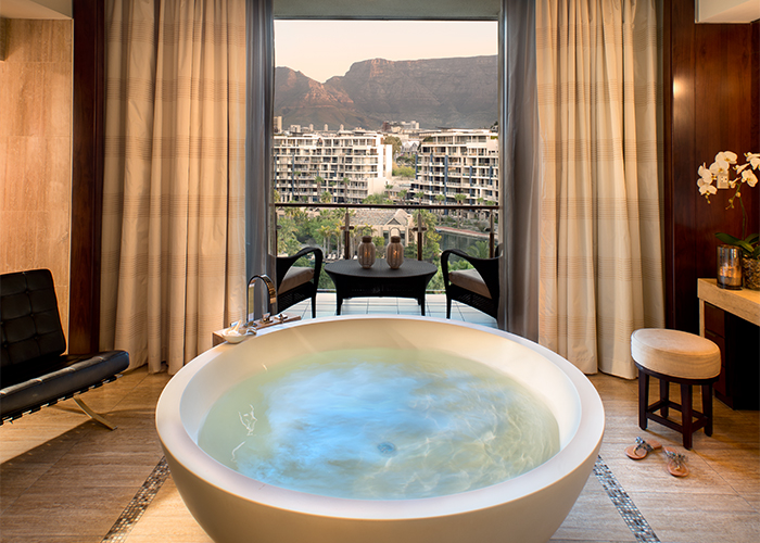 One and Only Cape Town - The worlds best bathtubs with a view - Luxury Holidays