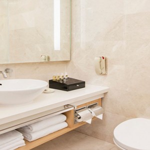 Park Hotel Clarke Quay - Luxury Singapore Honeymoon packages - Deluxe room bathroom