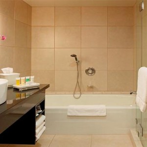 hotel-nikko-san-francisco-honeymoon-bathsuite