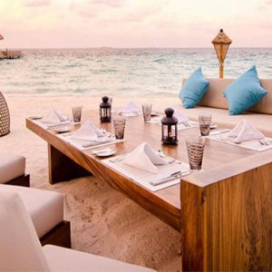 jumeriah-vittaveli-maldives-honeymoon-mu-beach-bar-grill-restaurant