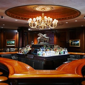 waldorf-astoria-new-york-honeymoon-bull-and-bear-steakhouse-bar