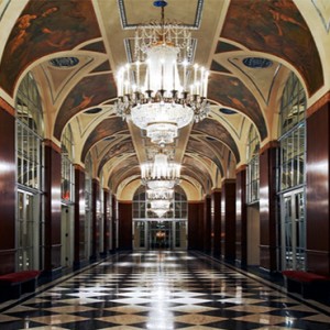 waldorf-astoria-new-york-honeymoon-silver-corridor