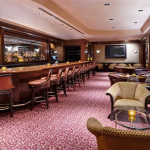 waldorf-astoria-new-york-honeymoon-sir-harry-lounge