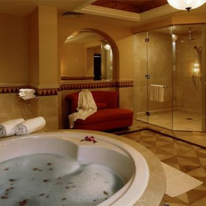 abu-dhabi-anantara-desert-hotel-and-spa-abu-dhabi-bath-jacuzzi