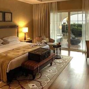 anantara-desert-island-hotel-and-spa-one-bedroom-anantara-pool-villa-bedroom